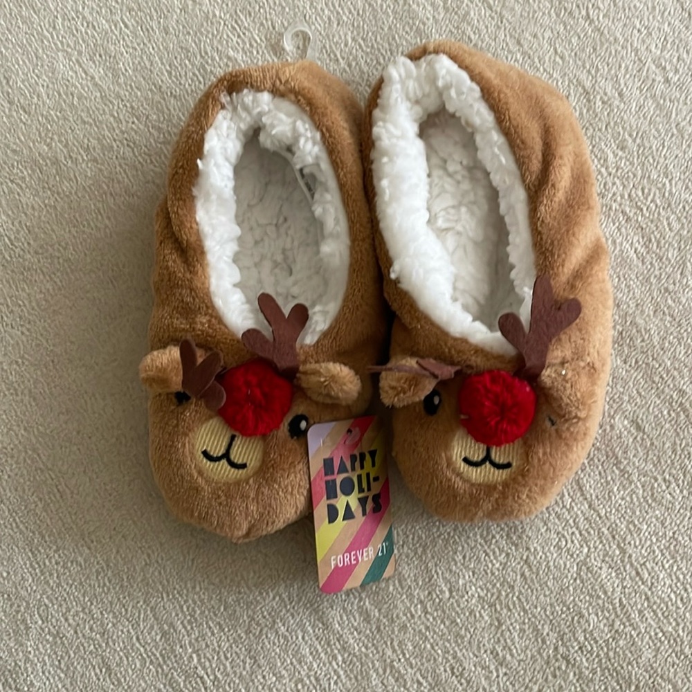 Forever 21 NWT reindeer slippers in one size
